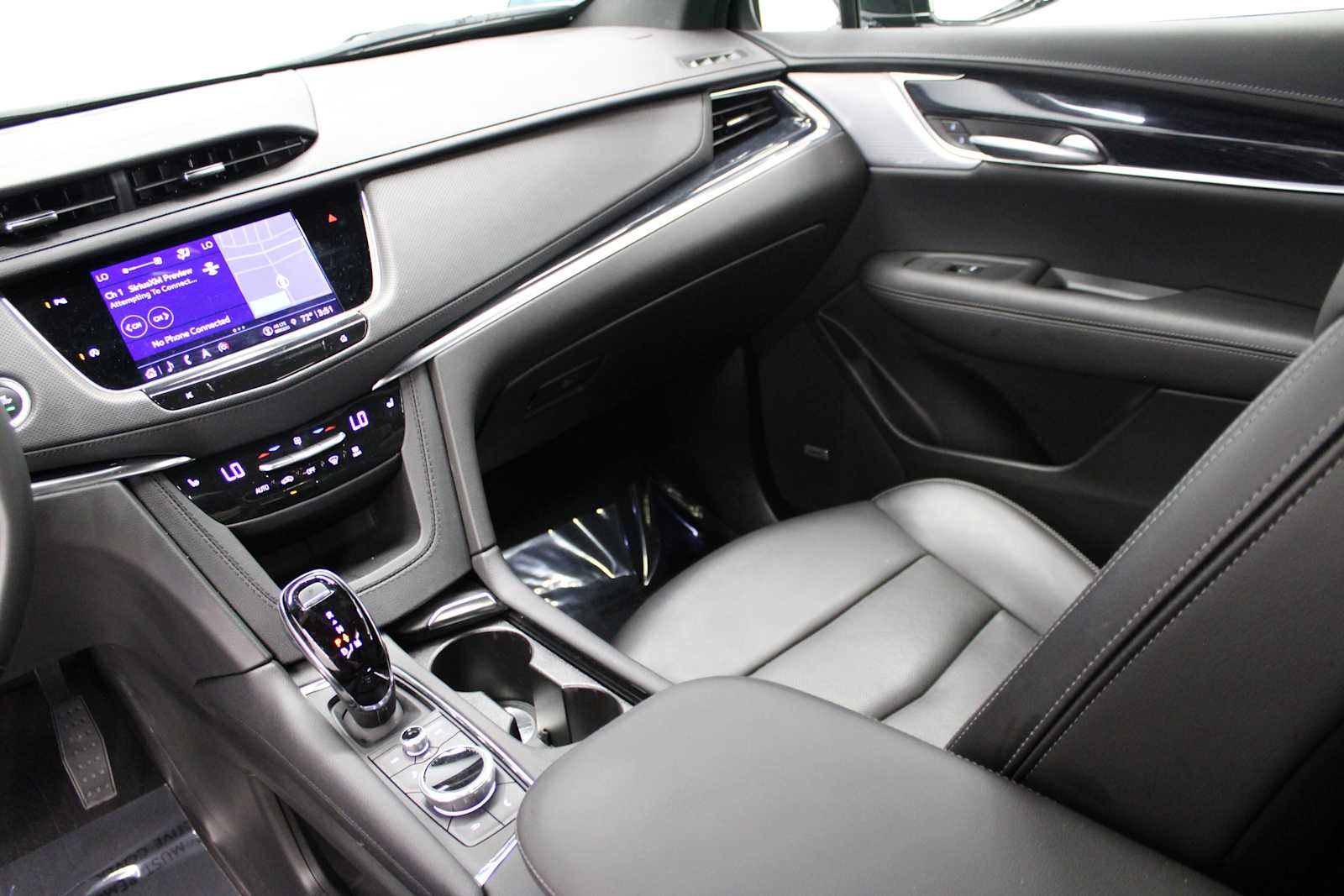 used 2024 Cadillac XT5 car, priced at $38,887