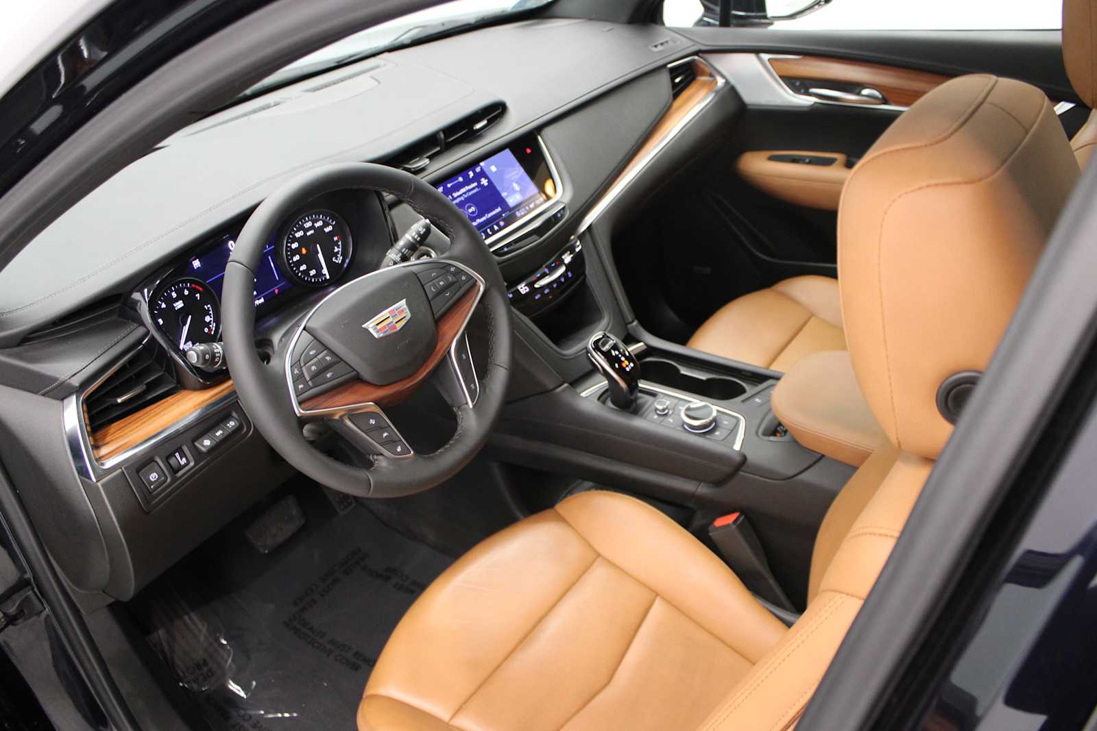 used 2022 Cadillac XT5 car, priced at $32,187