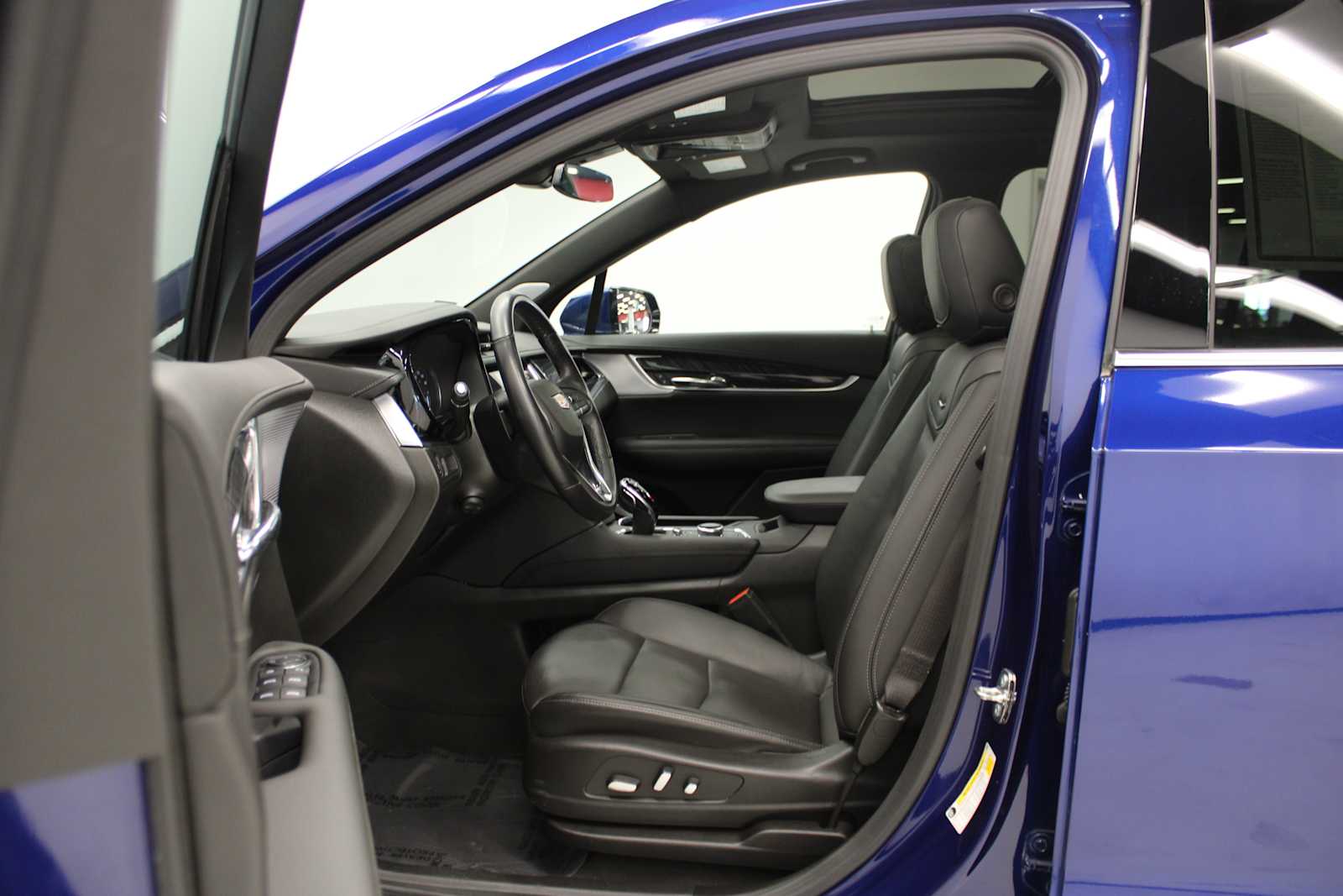 used 2024 Cadillac XT6 car, priced at $36,387