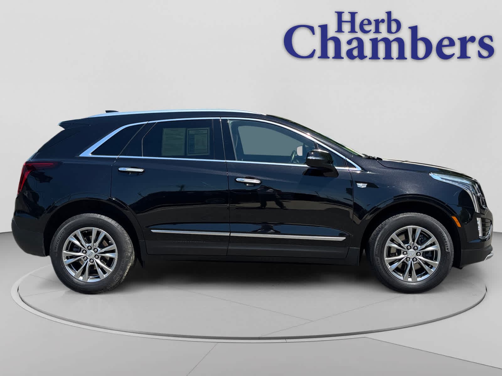 used 2022 Cadillac XT5 car, priced at $35,497