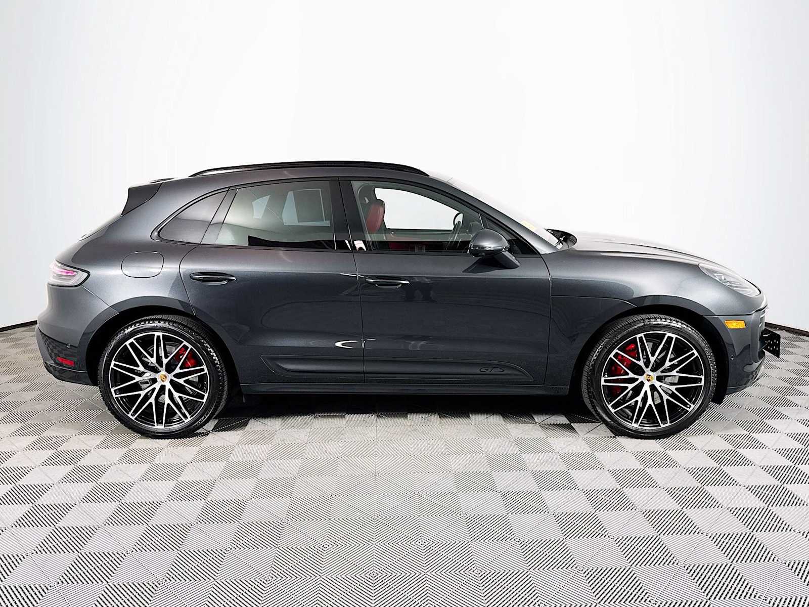 2022 Porsche Macan GTS photo 2