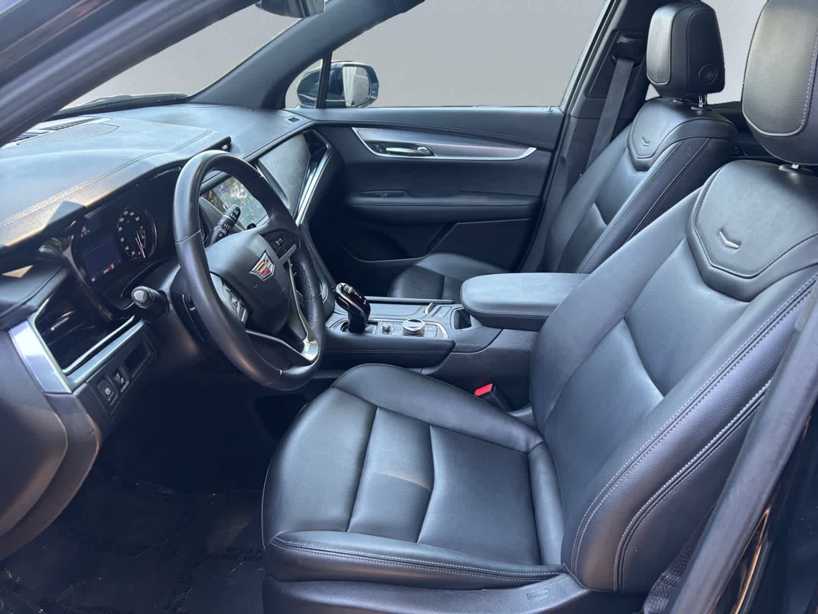 used 2024 Cadillac XT6 car, priced at $43,387