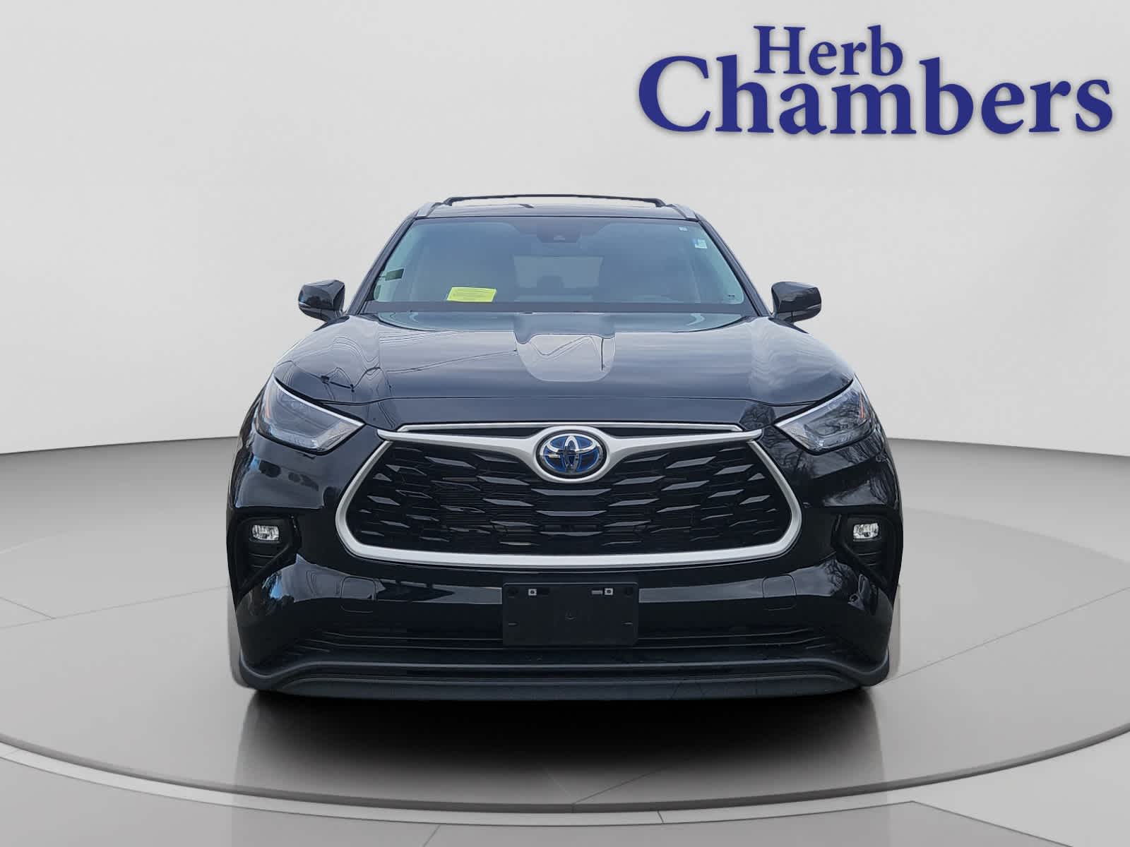 used 2023 Toyota Highlander car, priced at $25,487