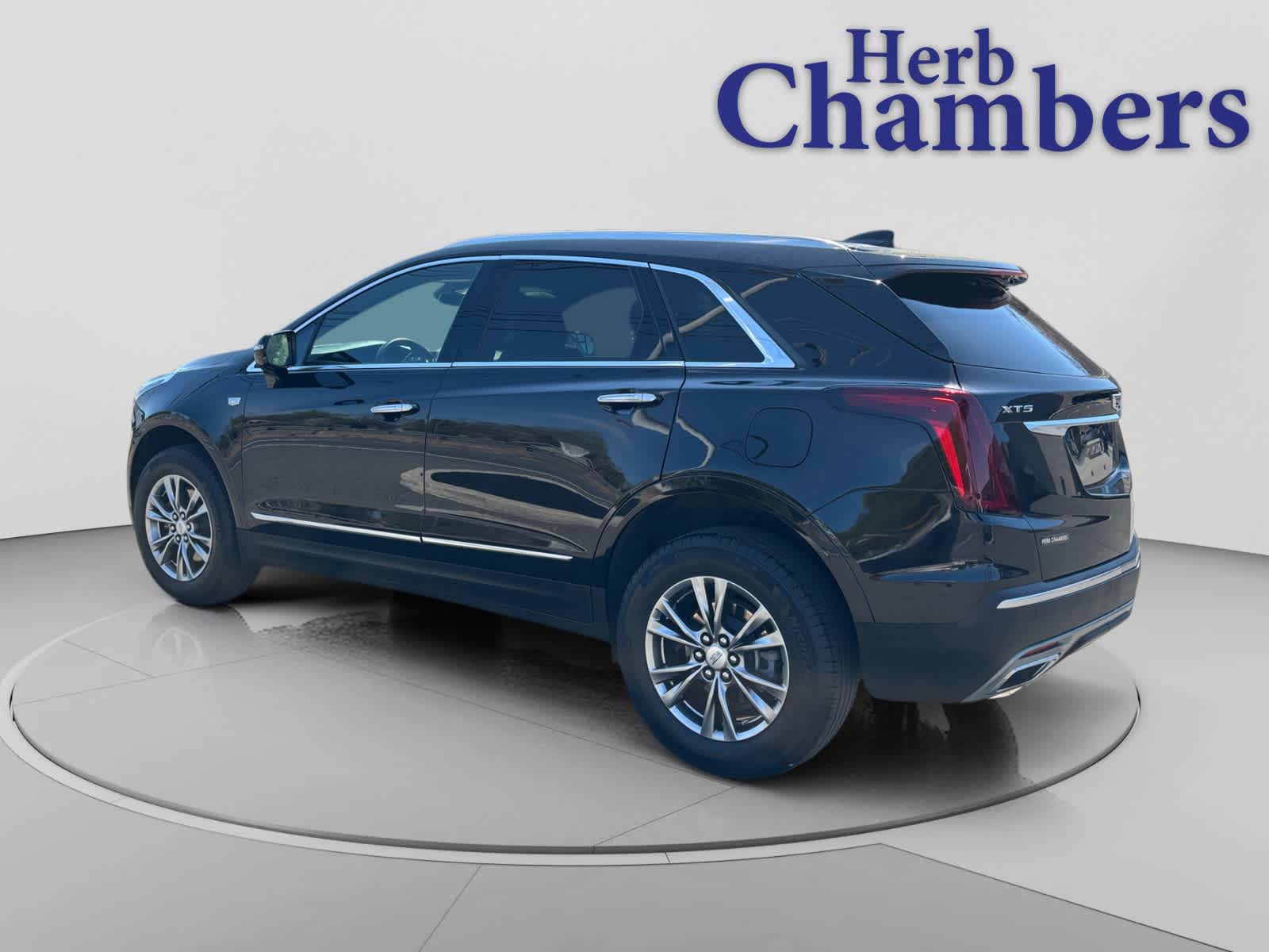 used 2023 Cadillac XT5 car, priced at $34,287