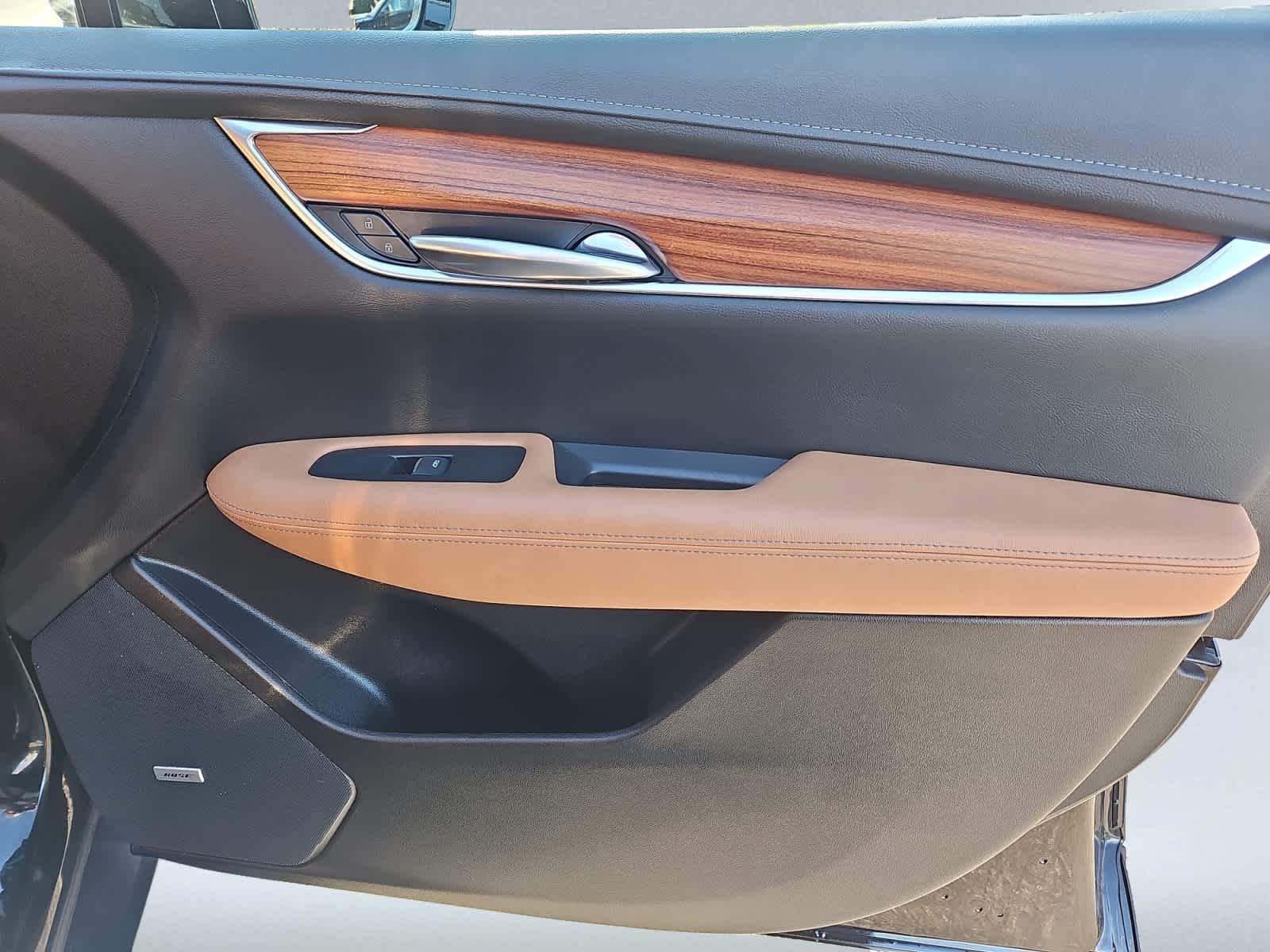 used 2022 Cadillac XT5 car, priced at $30,287