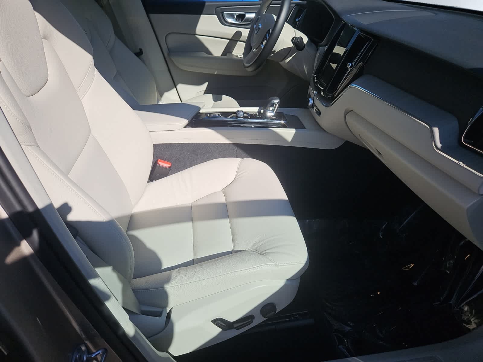 used 2023 Volvo XC60 car, priced at $36,997