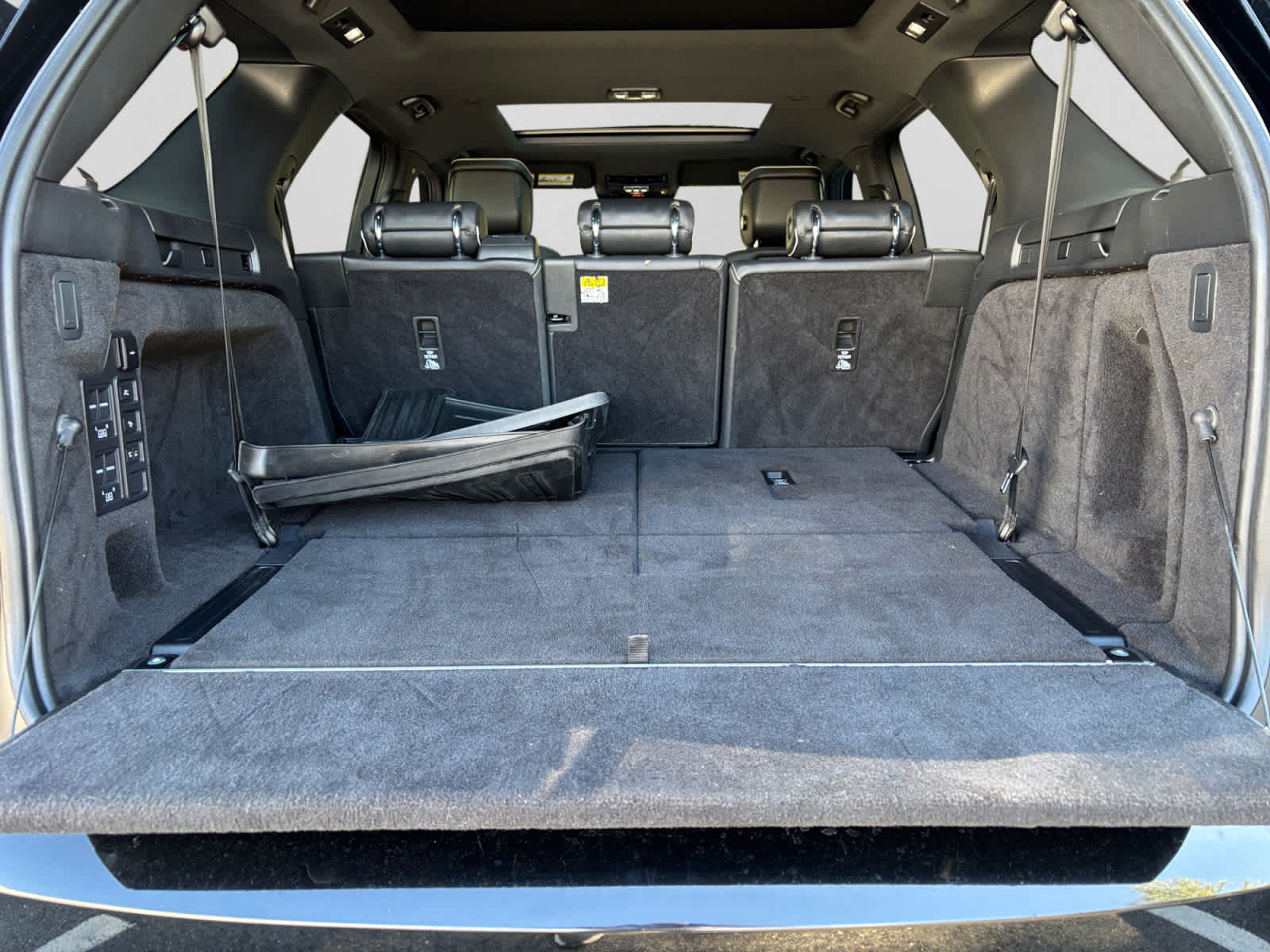 used 2021 Land Rover Discovery car, priced at $24,387