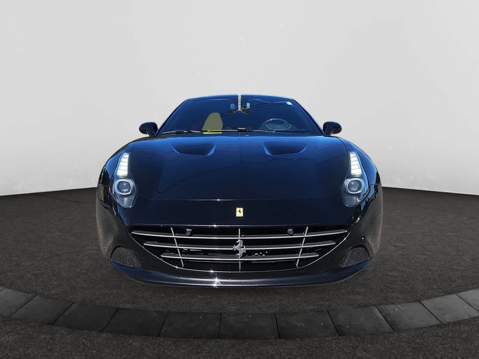 2017 Ferrari California T Base photo 2