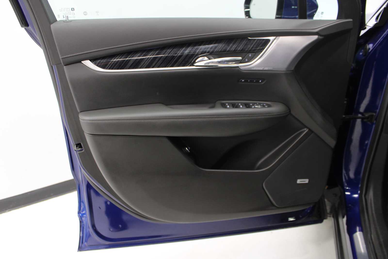 used 2024 Cadillac XT6 car, priced at $36,387