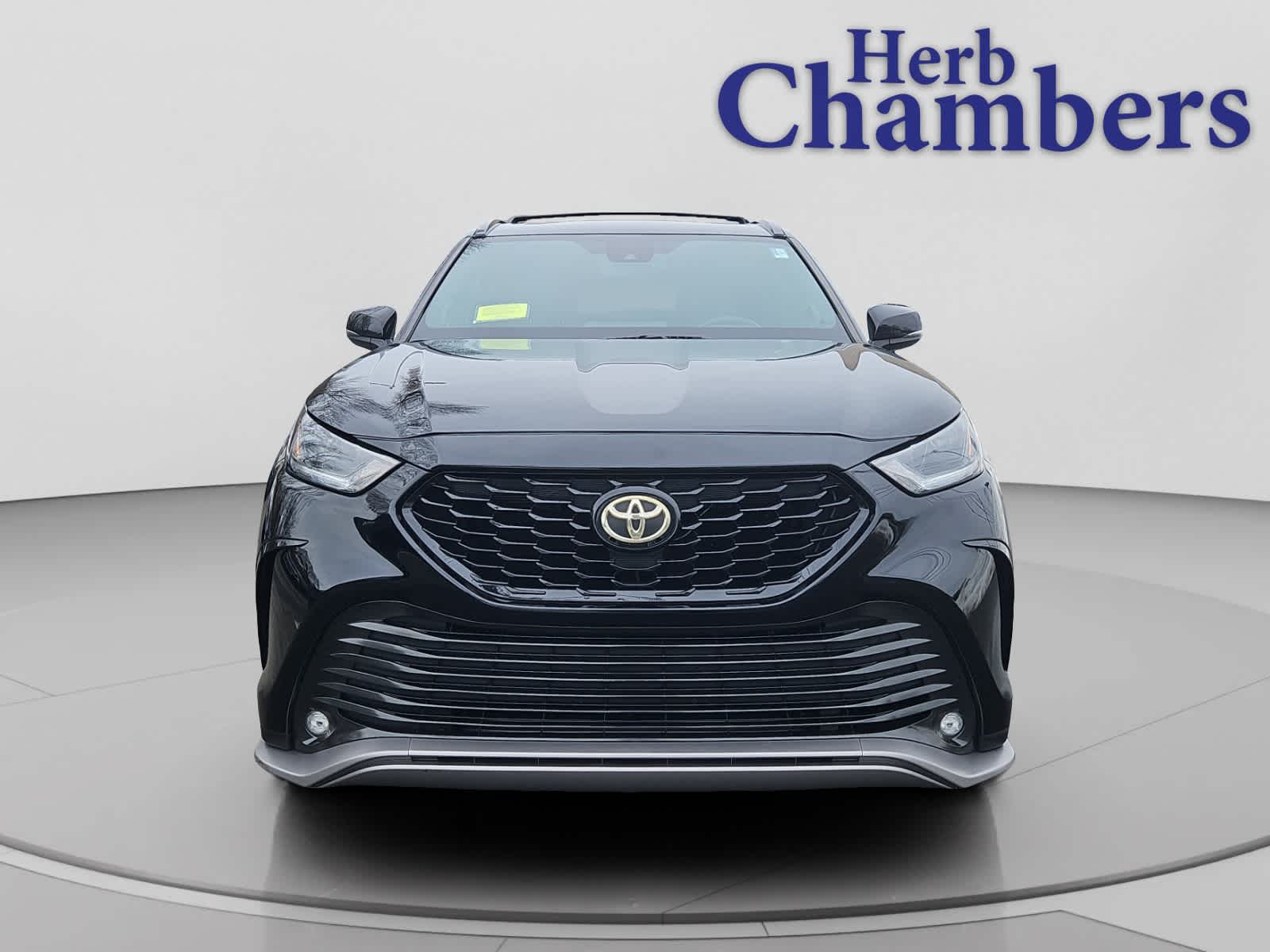 used 2021 Toyota Highlander car, priced at $36,997