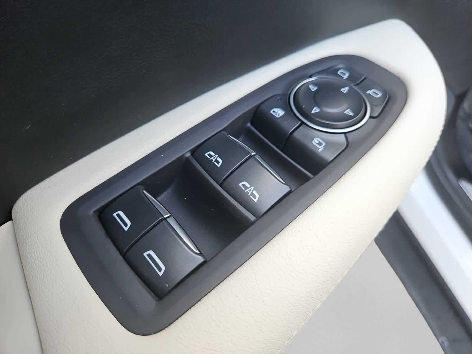 used 2022 Cadillac XT5 car, priced at $35,287