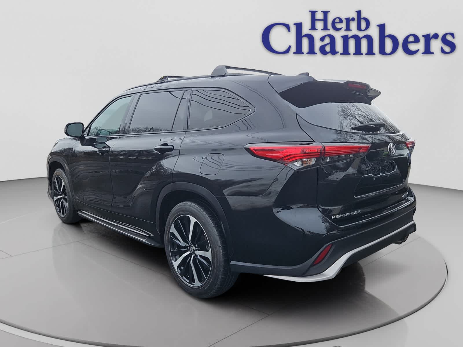 used 2021 Toyota Highlander car, priced at $36,997