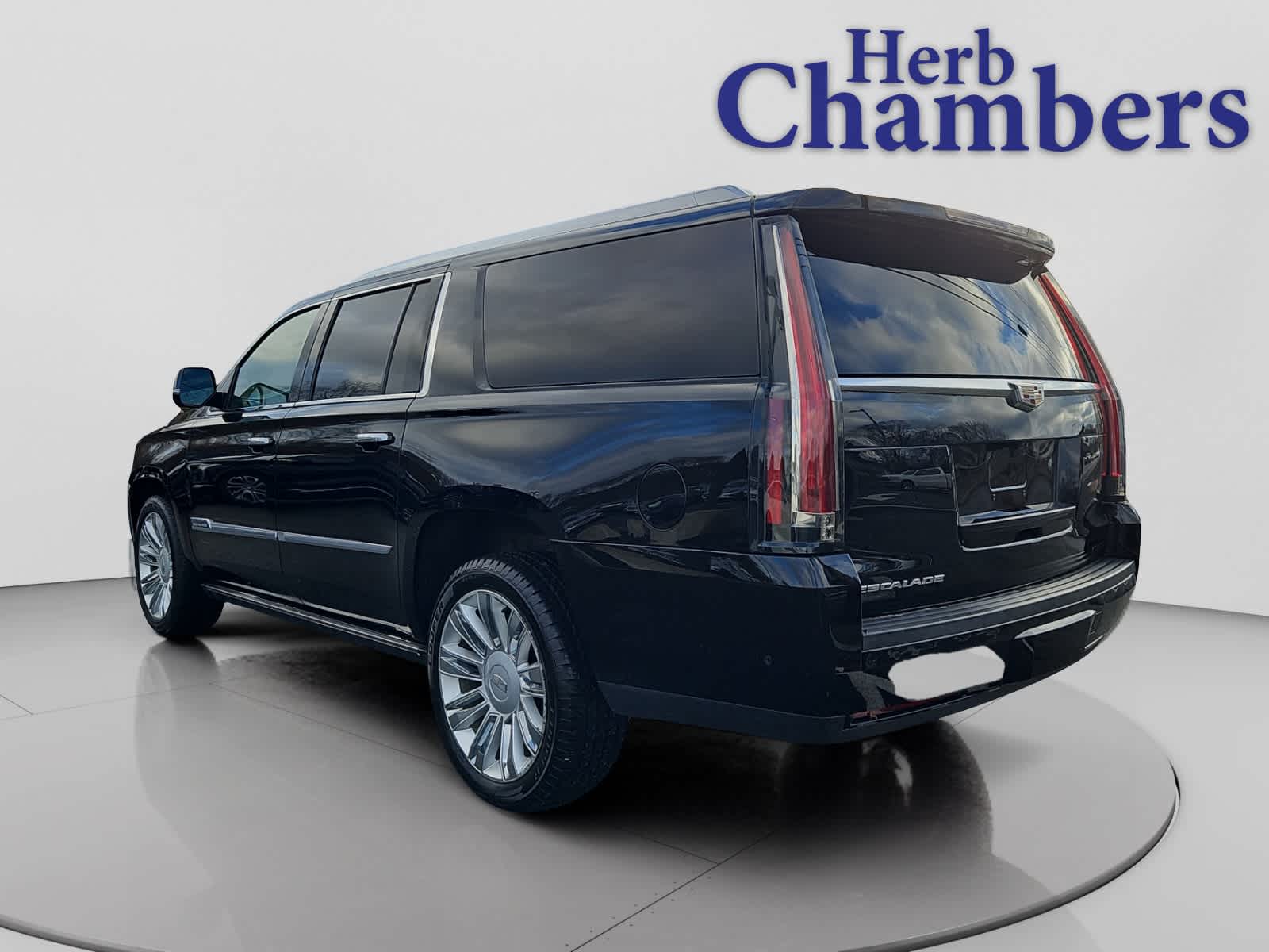 used 2018 Cadillac Escalade ESV car, priced at $28,287