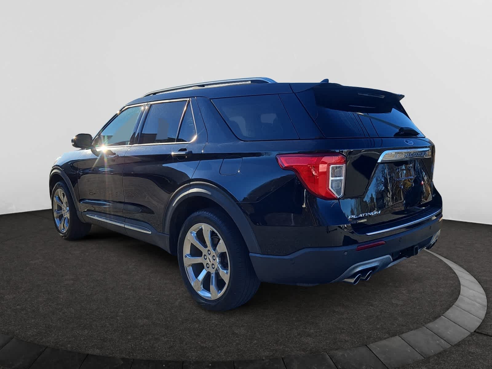 2020 Ford Explorer Platinum photo 2