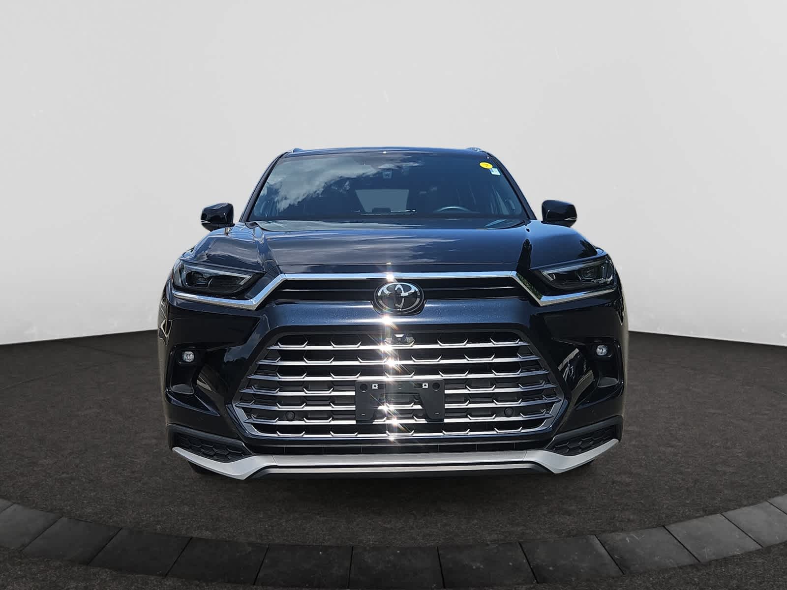 2024 Toyota Highlander Hybrid Limited photo 2
