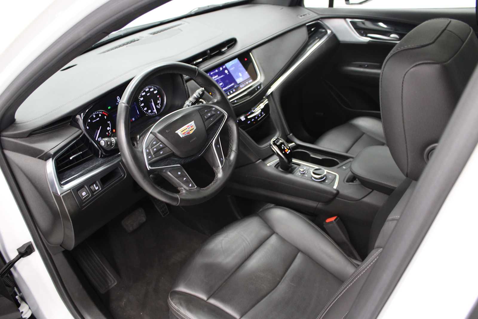 used 2023 Cadillac XT5 car, priced at $30,187