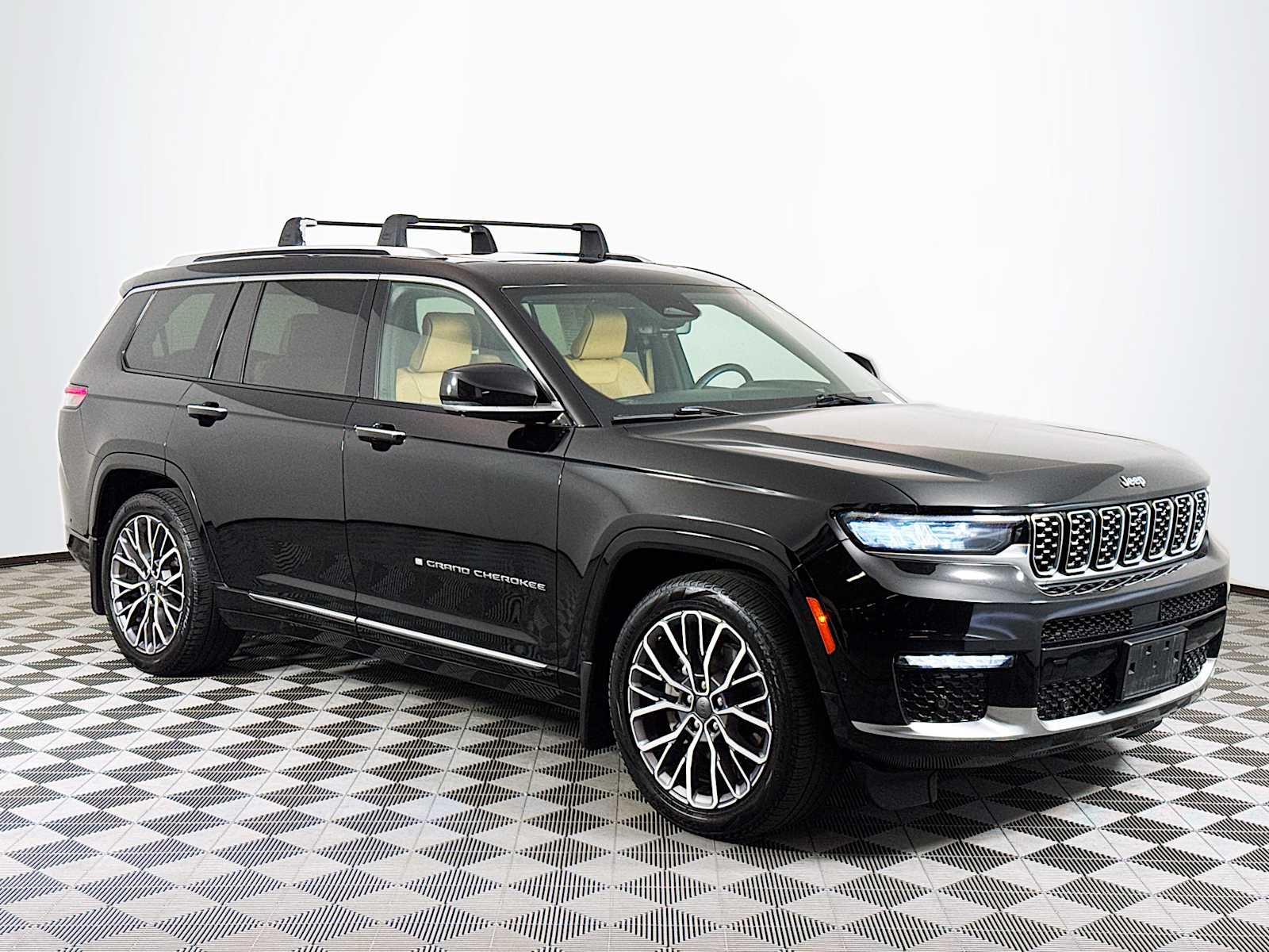 2021 Jeep Grand Cherokee L Summit Reserve photo 3