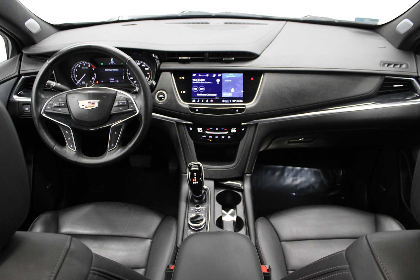 used 2023 Cadillac XT5 car, priced at $30,187