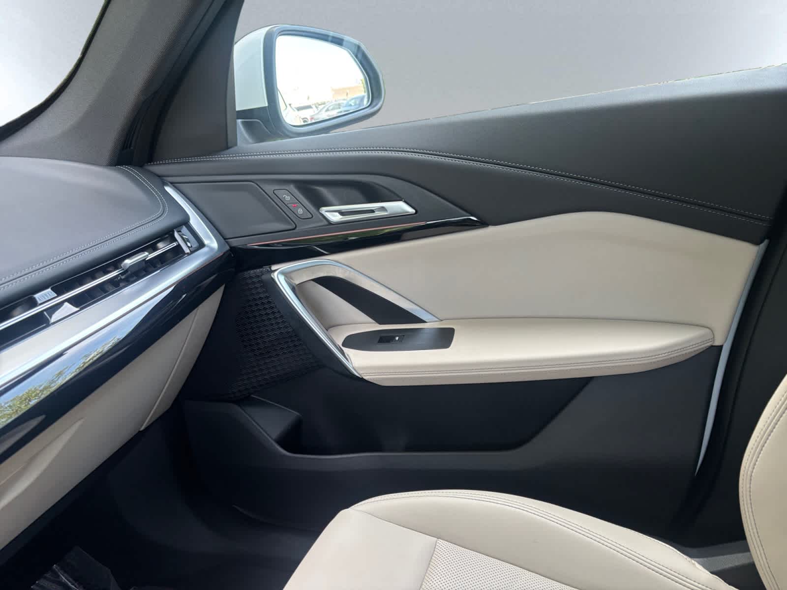 2025 BMW X1 28i - Photo 16