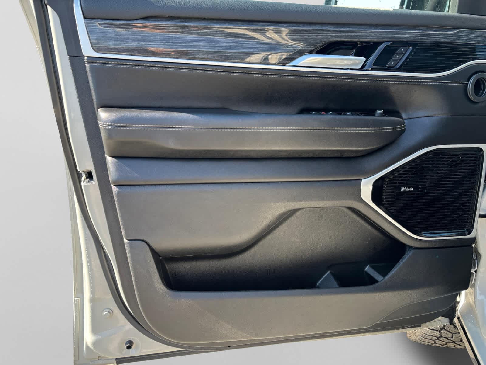 used 2022 Jeep Wagoneer car, priced at $42,987