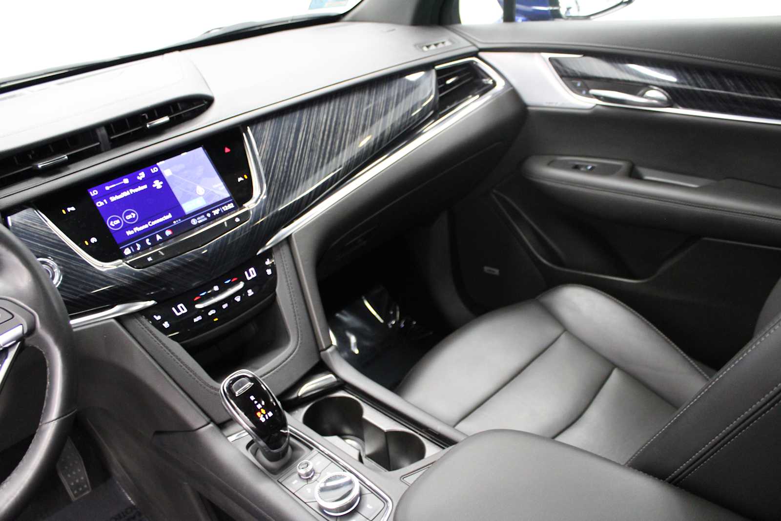 used 2024 Cadillac XT6 car, priced at $36,387