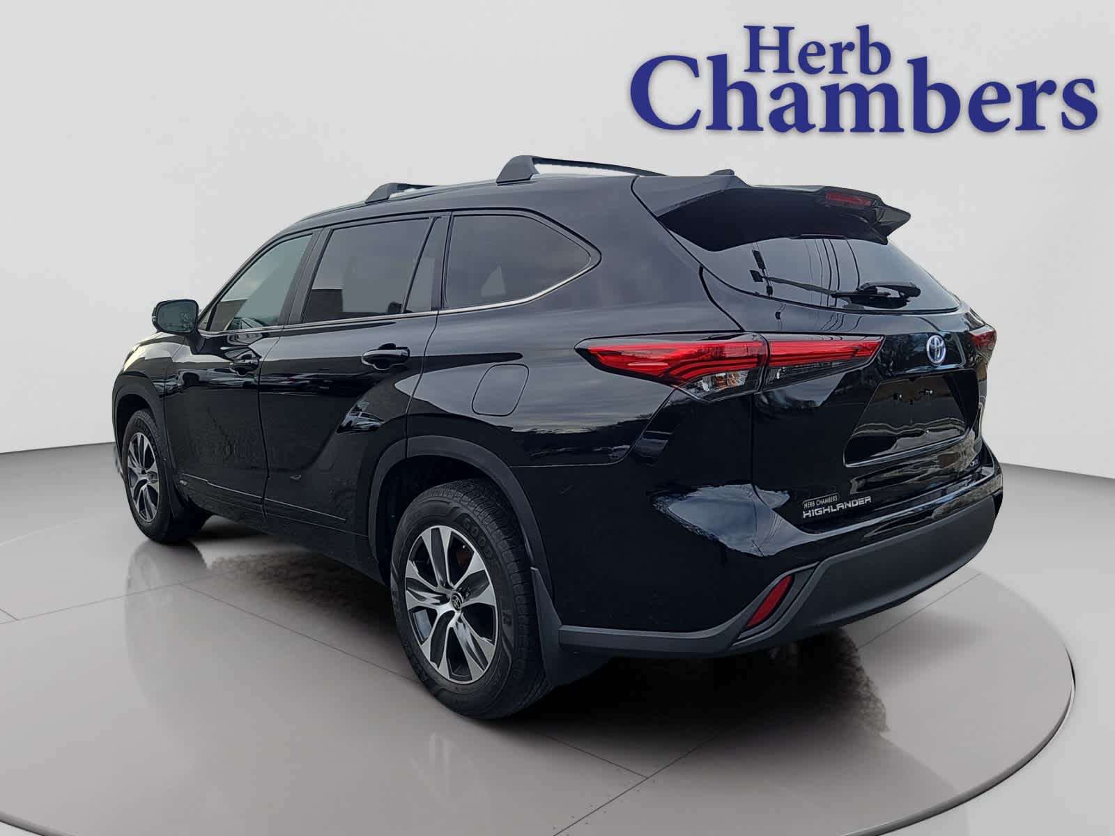 used 2023 Toyota Highlander car, priced at $25,487