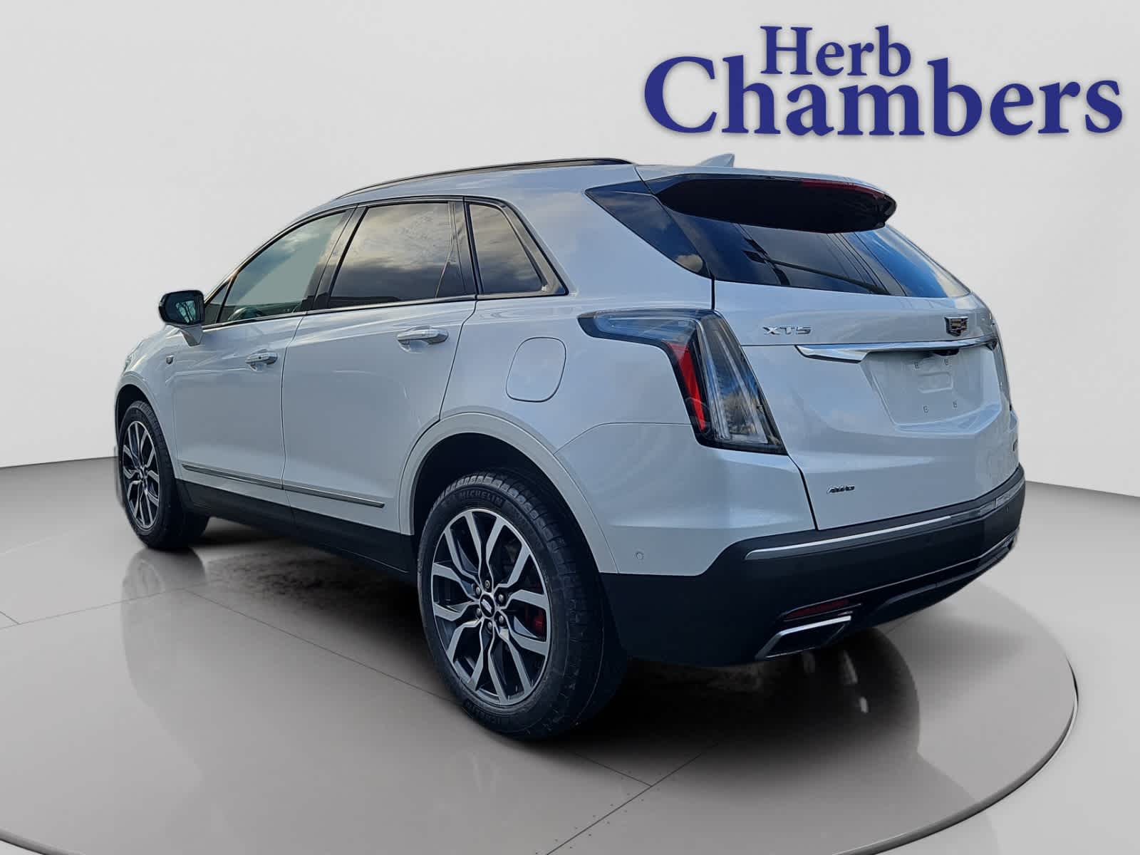 used 2022 Cadillac XT5 car, priced at $35,287
