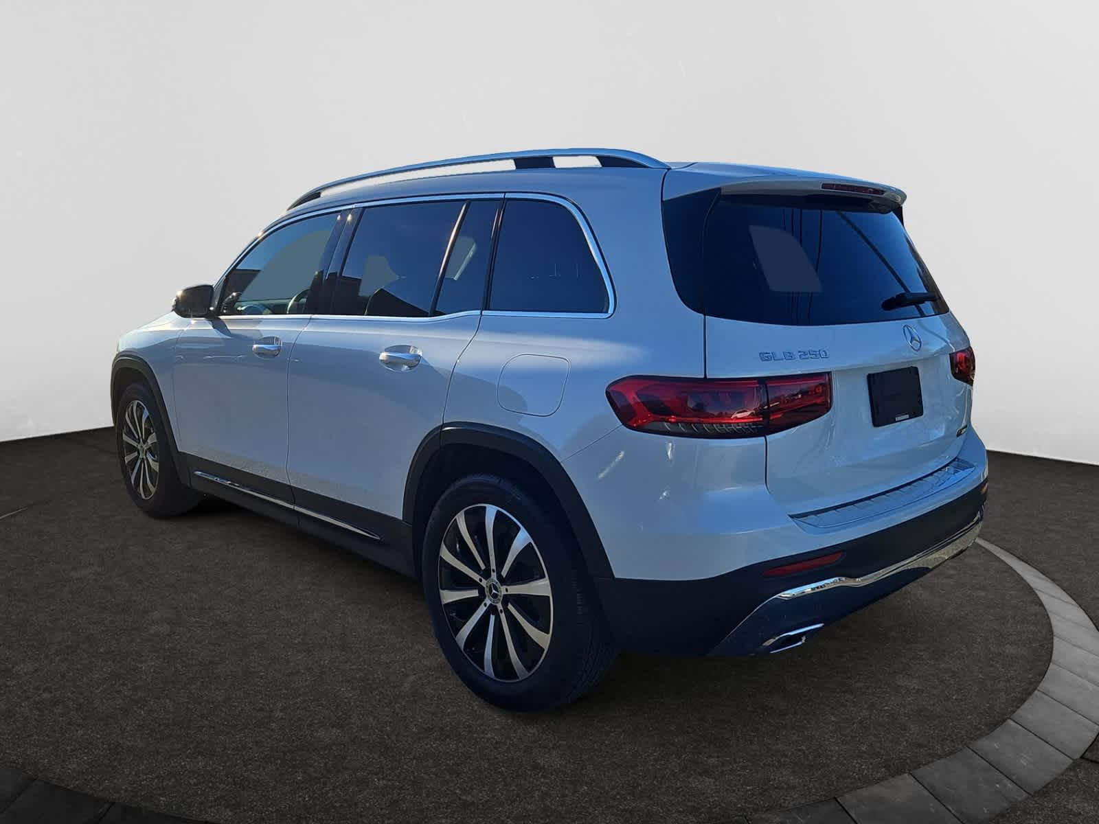 2022 Mercedes Benz GLB 250 photo 3