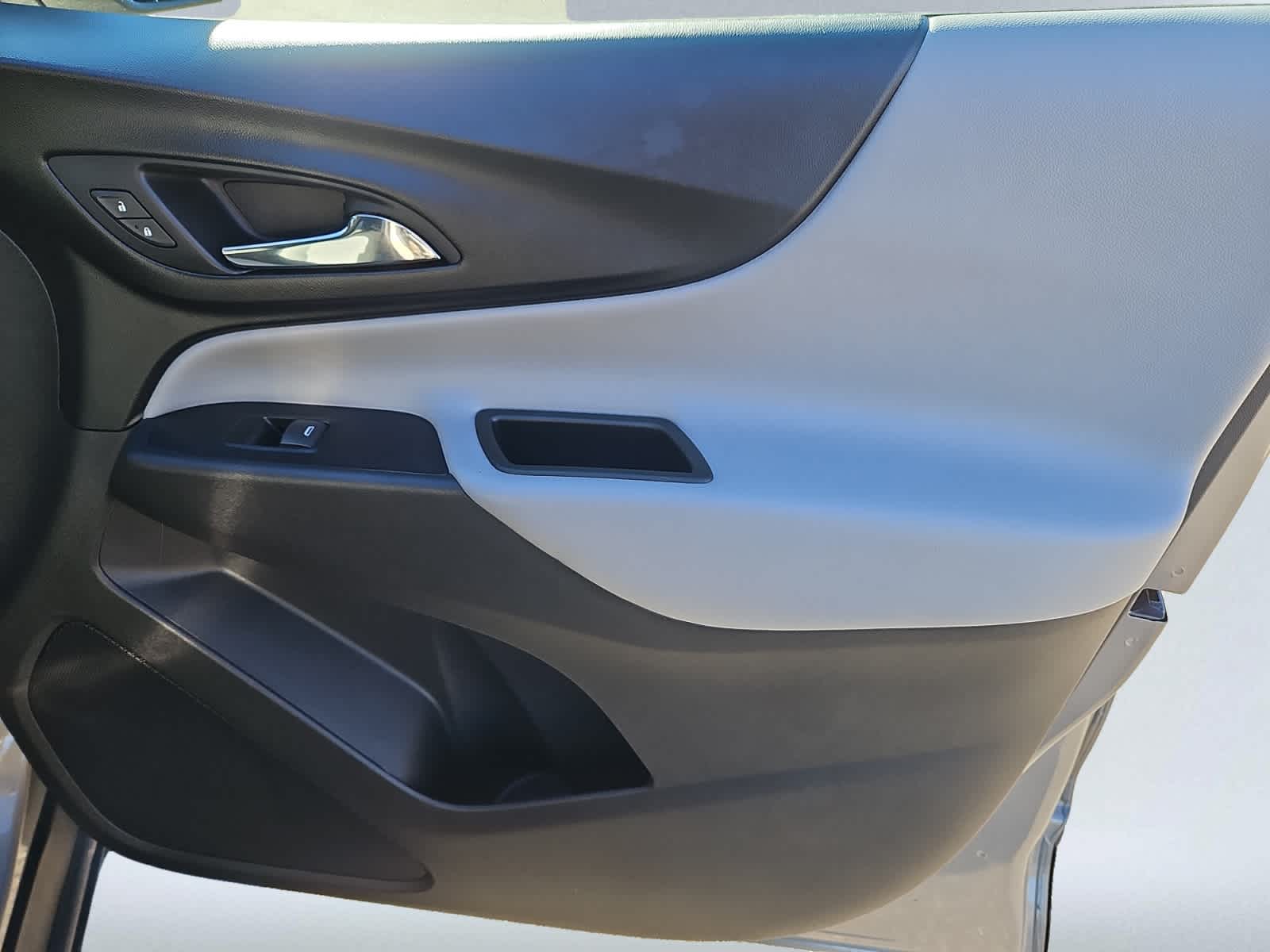 used 2018 Chevrolet Equinox car, priced at $17,287