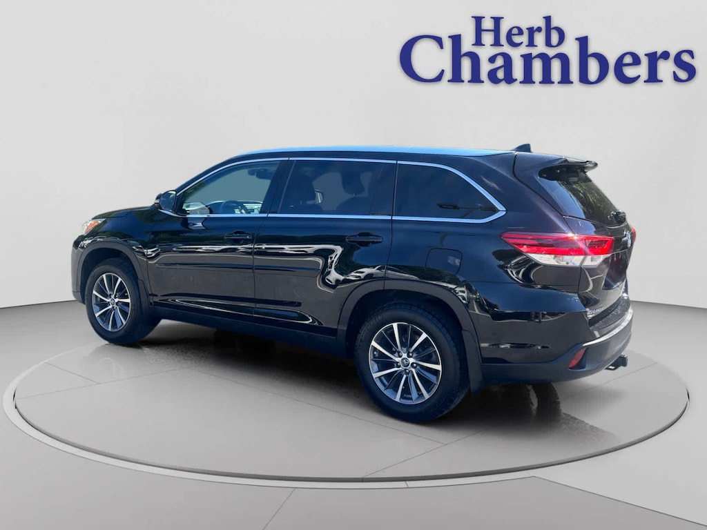 Used 2019 Toyota Highlander SE SUV