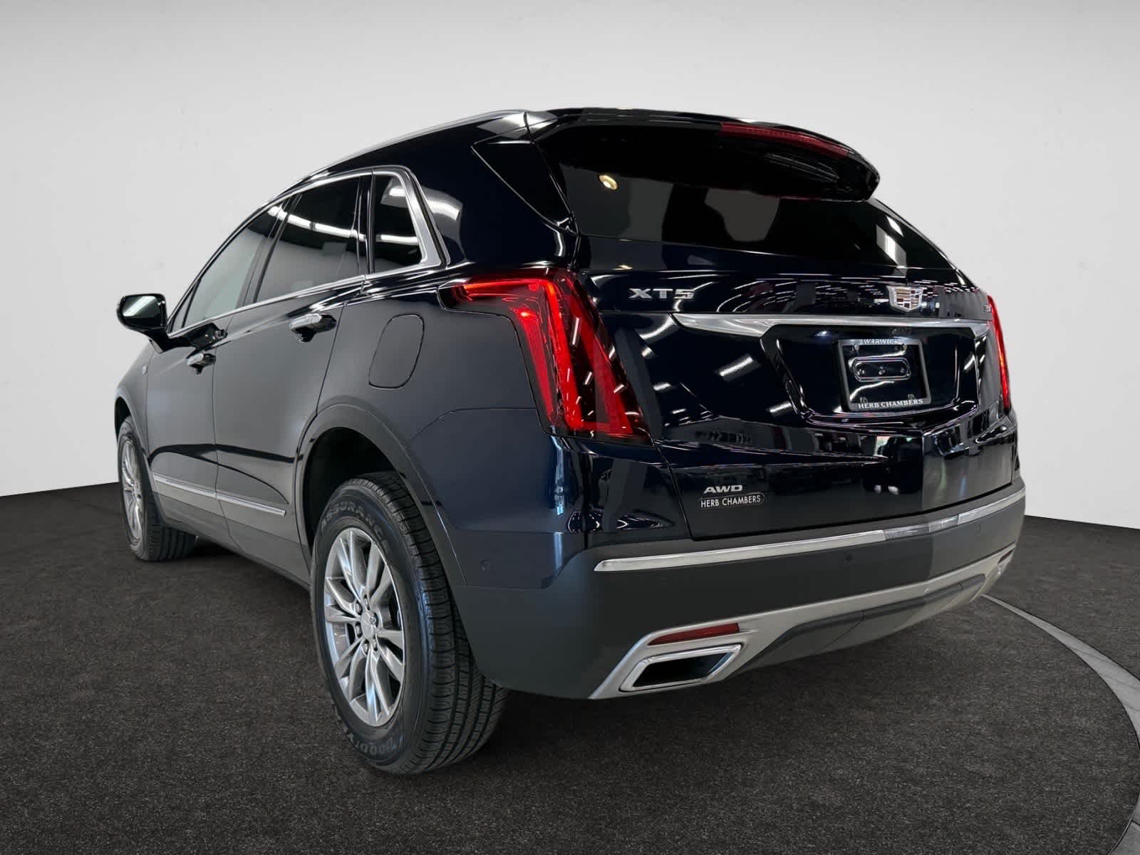 used 2022 Cadillac XT5 car, priced at $32,187