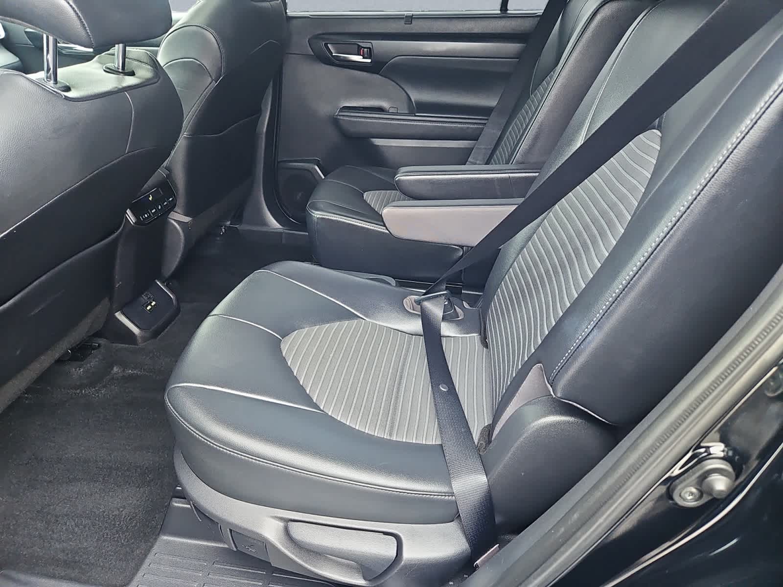 used 2021 Toyota Highlander car, priced at $36,997