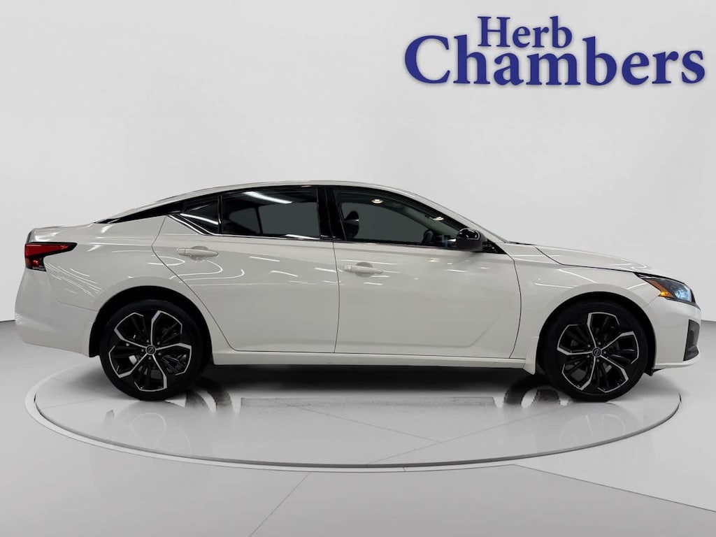 Used 2023 Nissan Altima 2.5 SR