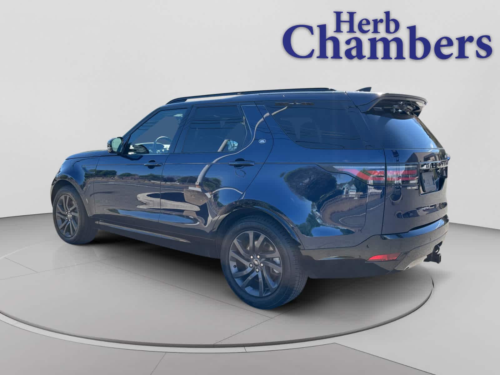 used 2021 Land Rover Discovery car, priced at $24,387