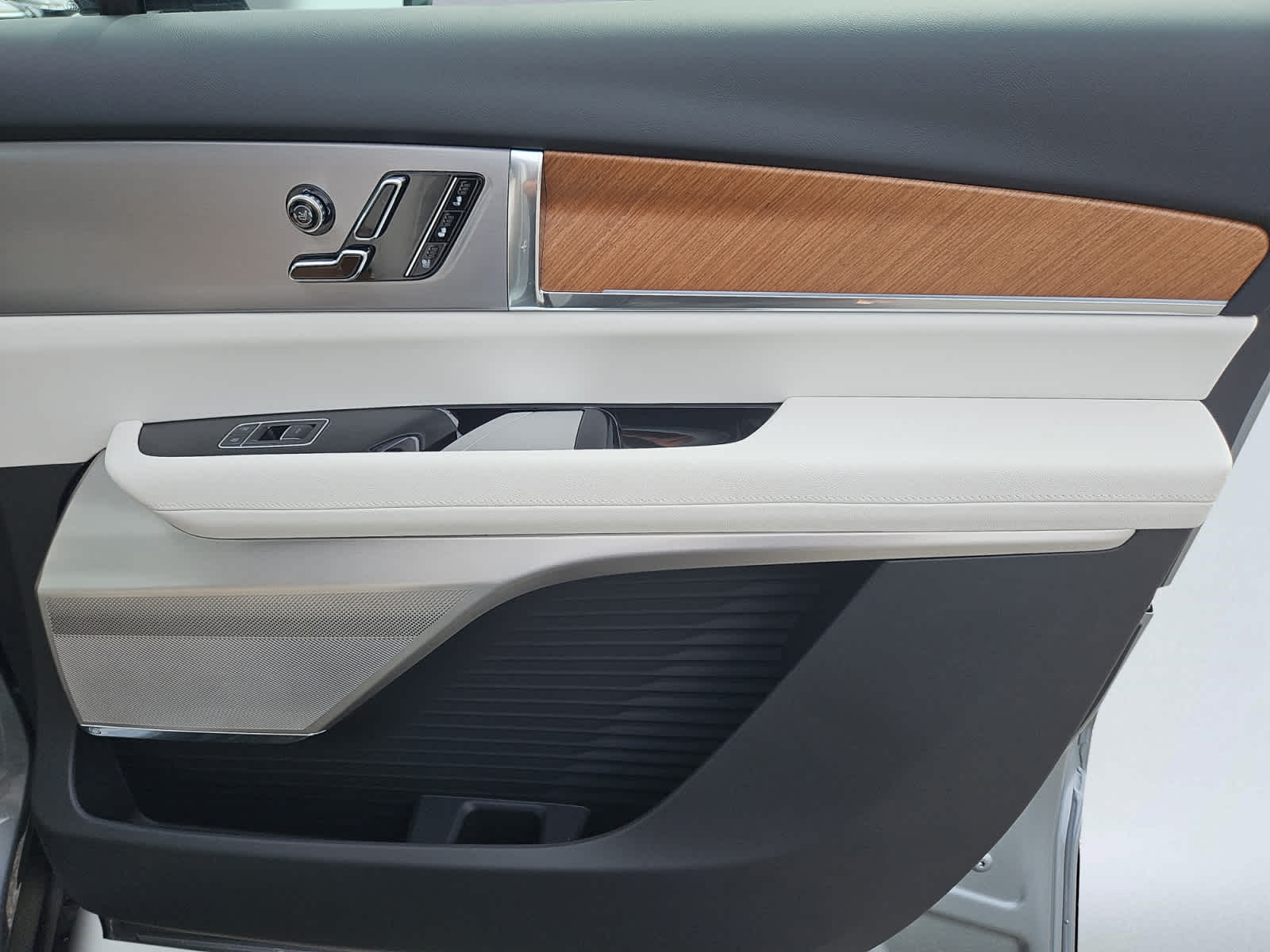 new 2026 Cadillac VISTIQ car, priced at $79,590