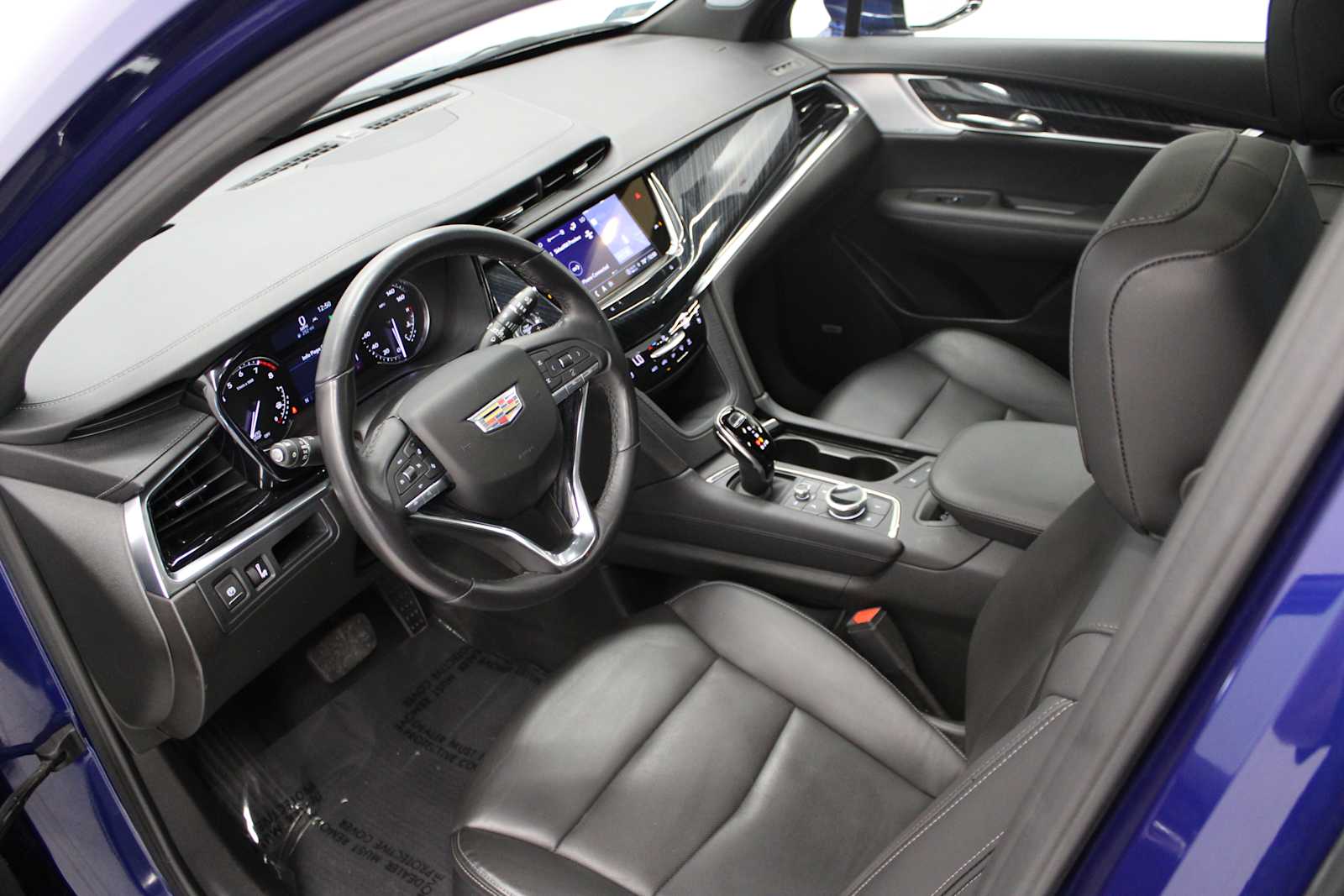 used 2024 Cadillac XT6 car, priced at $36,387