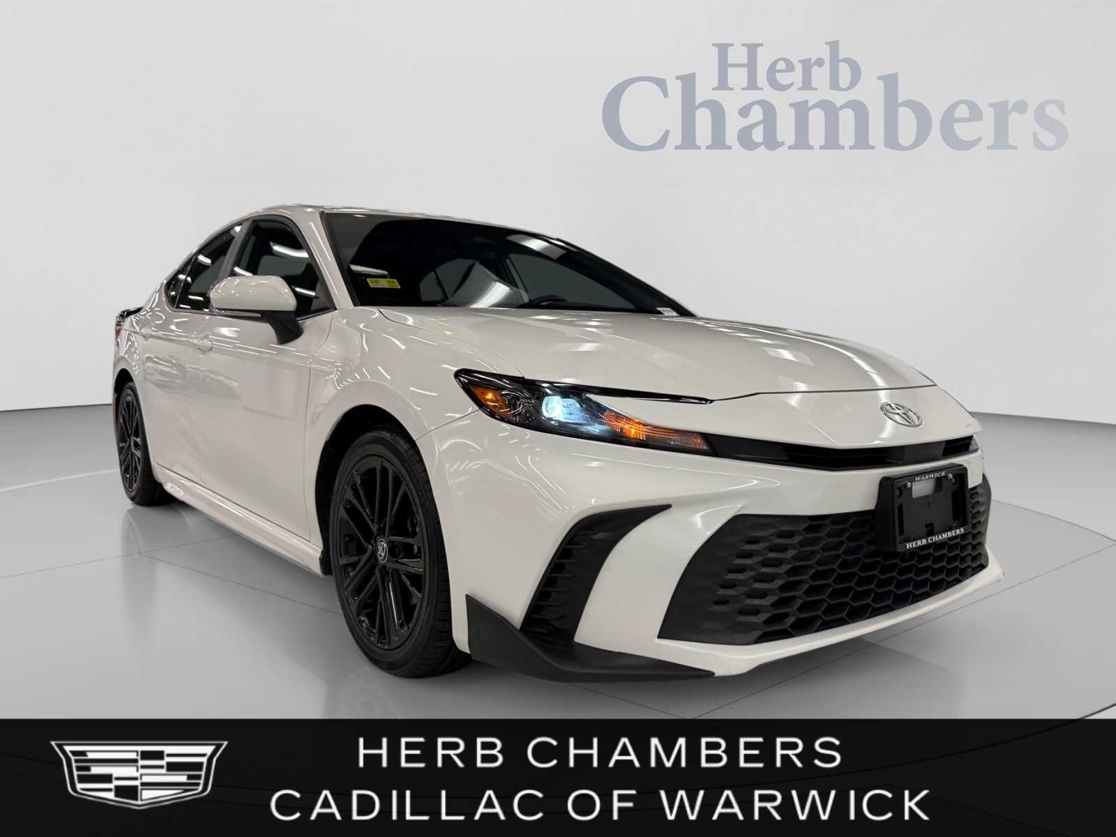 Used 2025 Toyota Camry SE Hybrid FWD Sedan