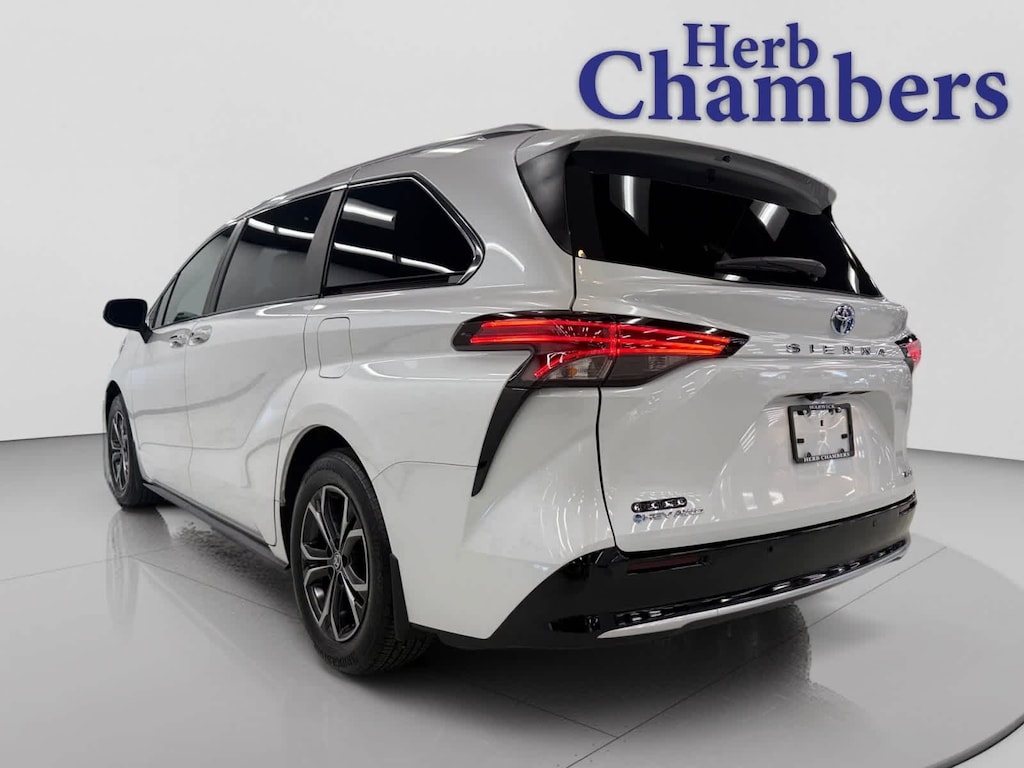 Used 2025 Toyota Sienna Platinum AWD w/ Rear Seat Entertainment System Van