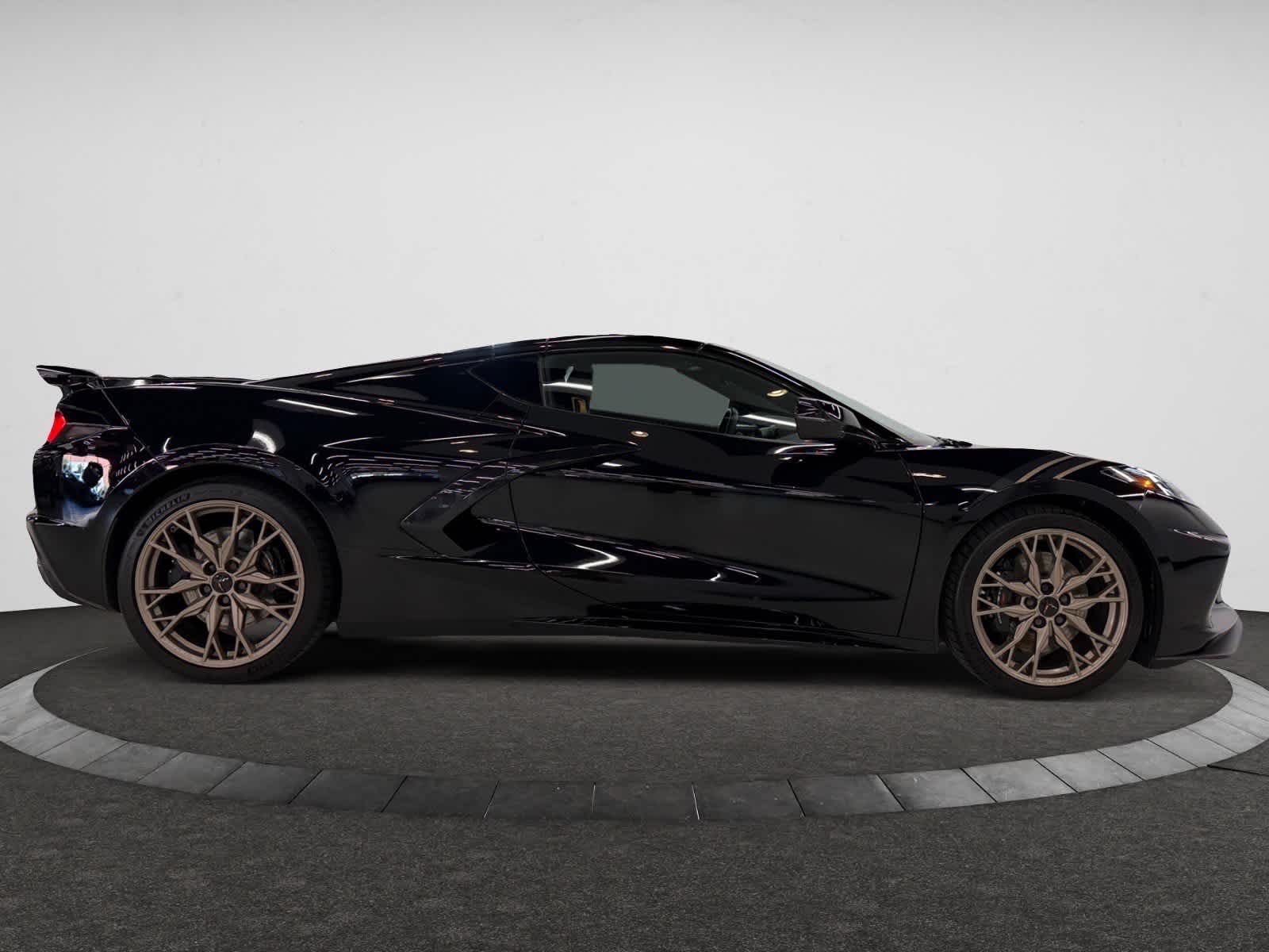 2025 Chevrolet Corvette Stingray 2LT photo 2