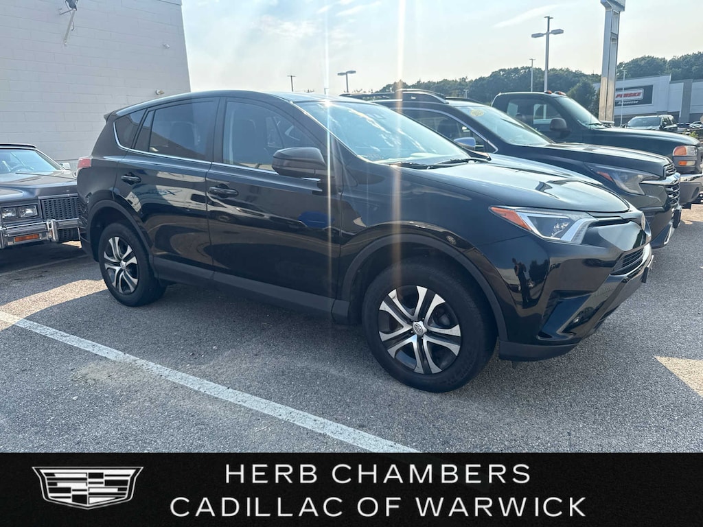 Used 2018 Toyota RAV4 LE AWD Utility
