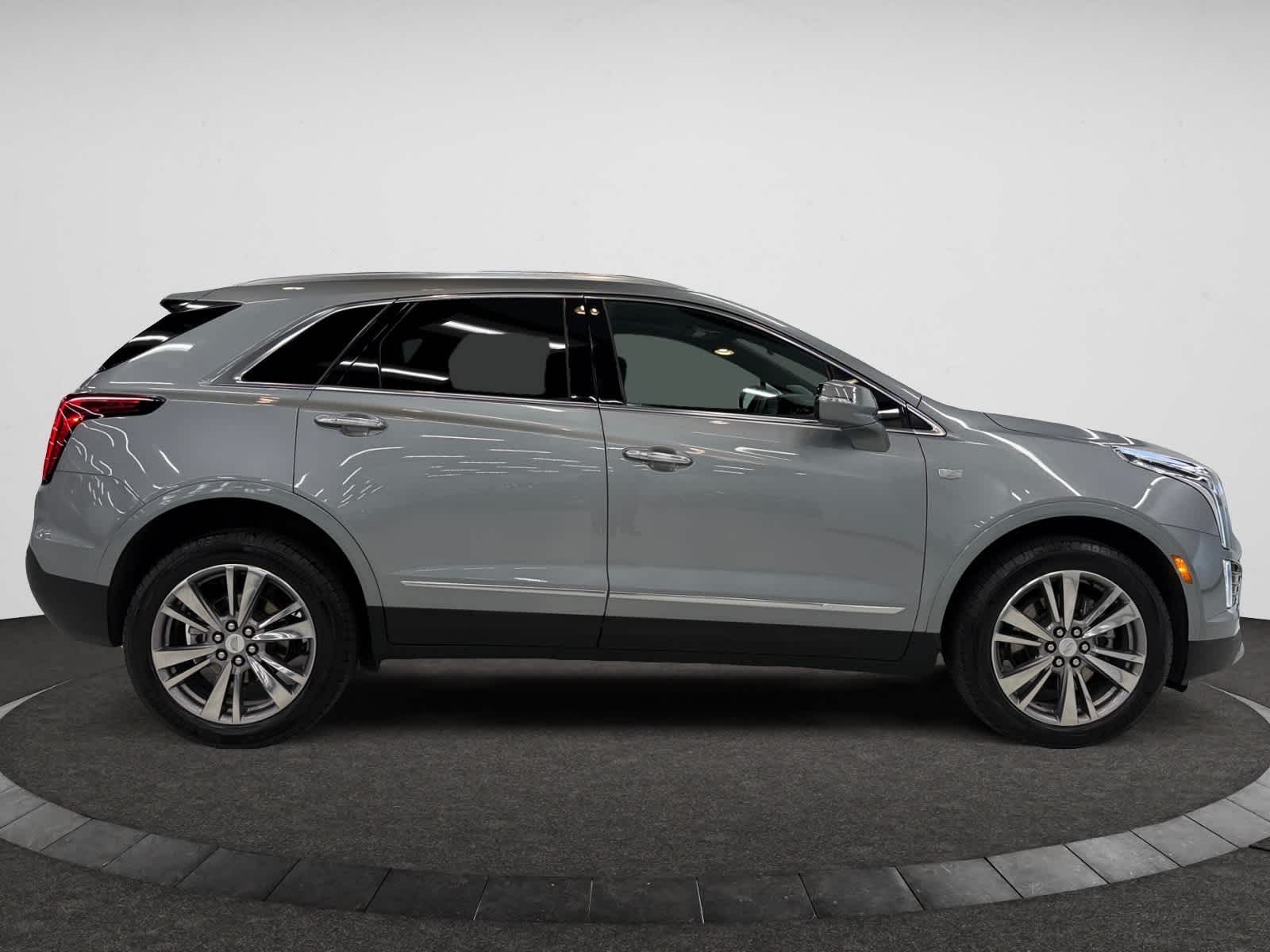 2025 Cadillac XT5 Premium Luxury photo 2