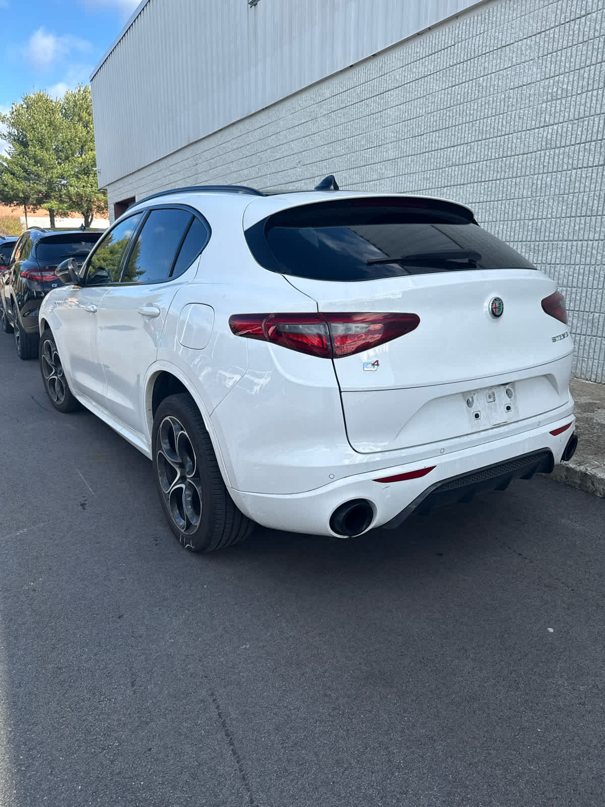 2022 Alfa Romeo Stelvio Ti Sport photo 2