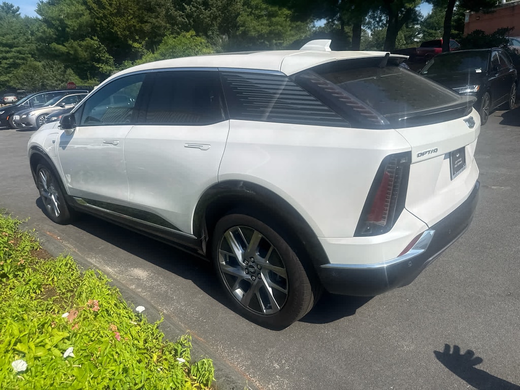 Used 2025 CADILLAC OPTIQ Luxury 2 AWD SUV