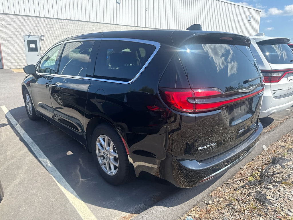 Used 2024 Chrysler Pacifica Touring L FWD Sports Van