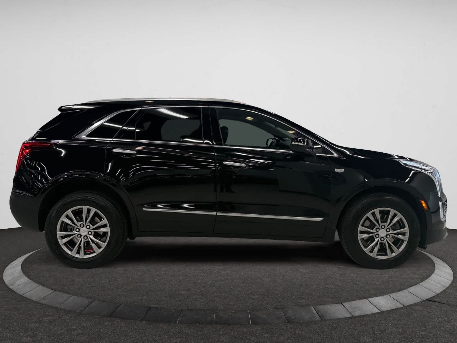 2022 Cadillac XT5 Premium Luxury photo 2