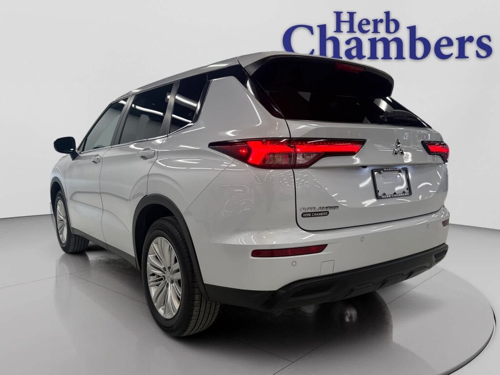 Used 2024 Mitsubishi Outlander ES SUV