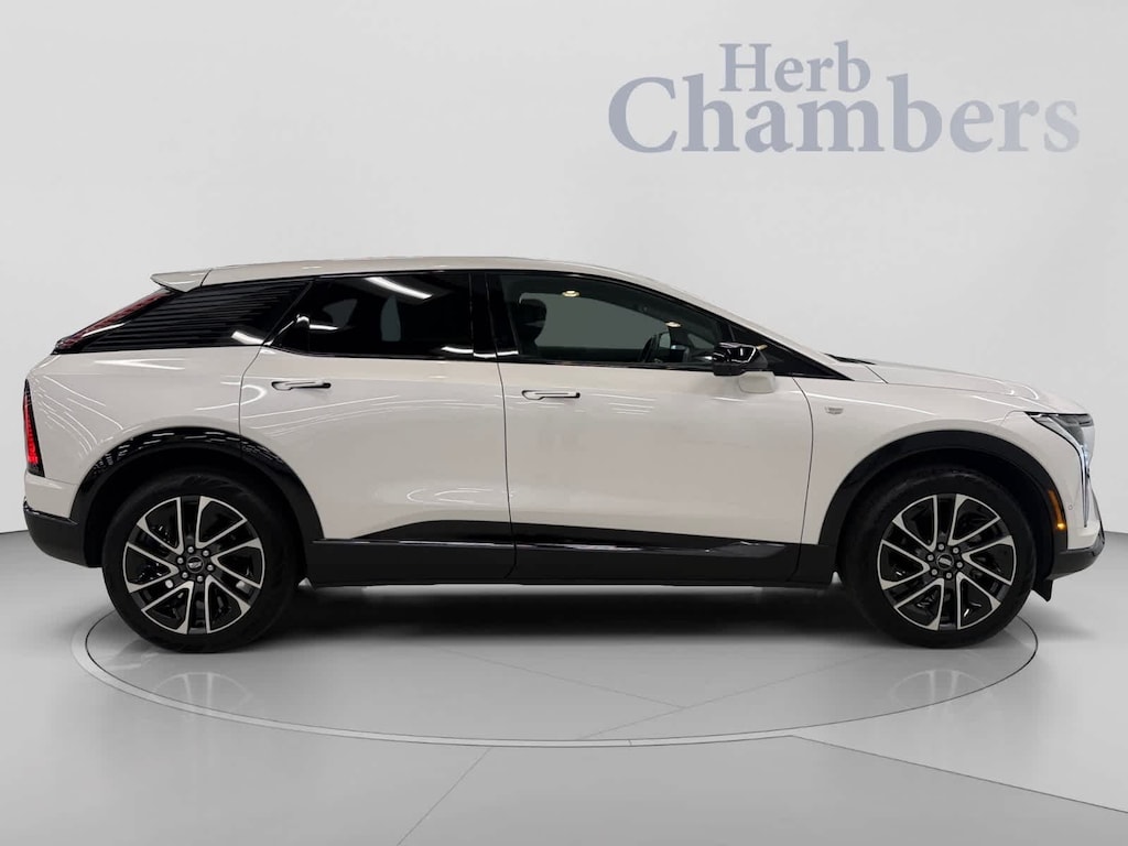 Used 2025 CADILLAC OPTIQ Sport 2 AWD SUV