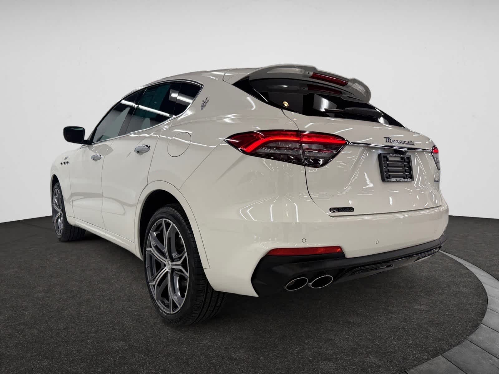 2022 Maserati Levante GT photo 3