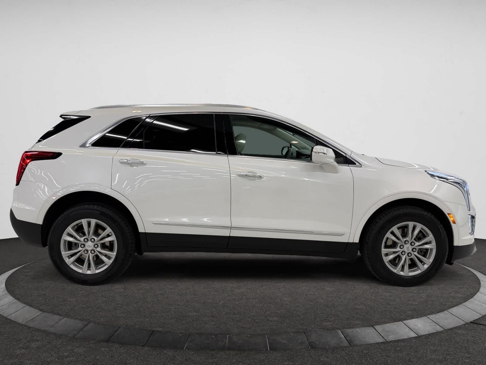 2022 Cadillac XT5 Premium Luxury photo 2