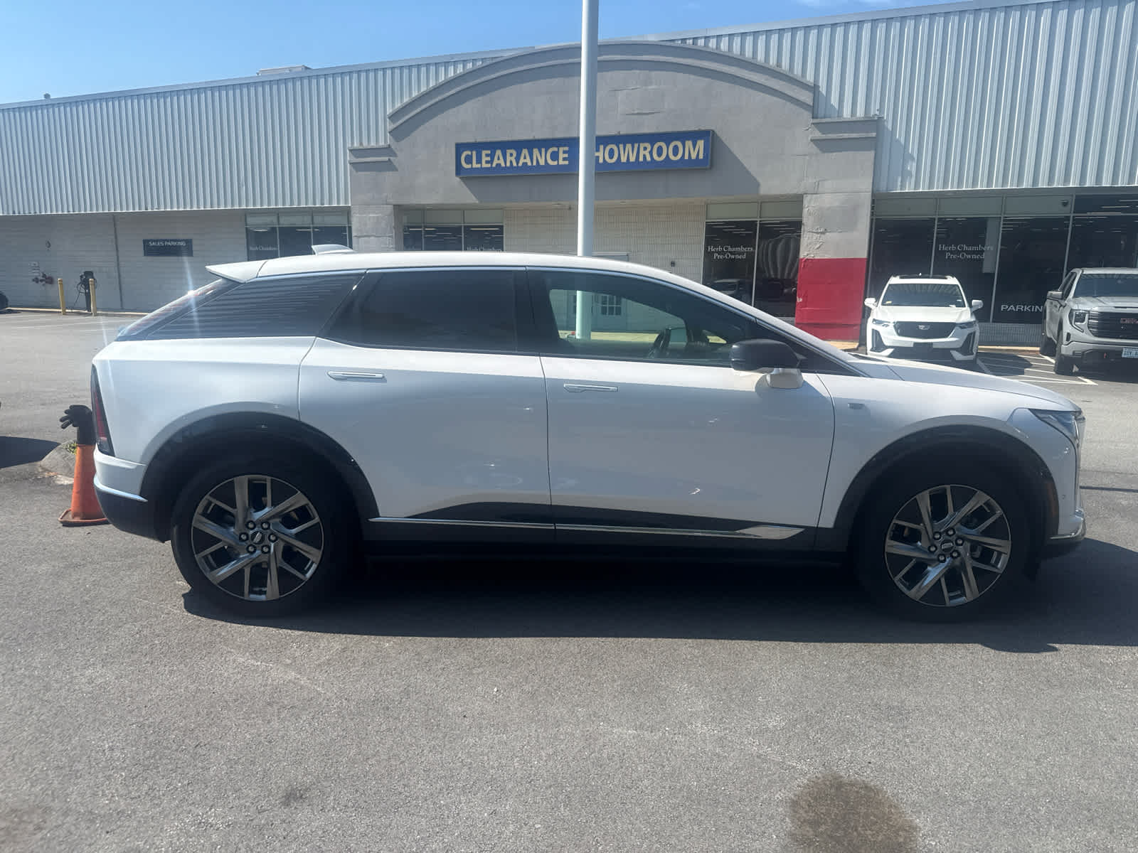 Used 2025 Cadillac OPTIQ Luxury 2 with VIN 3GYK3DMR5SS133536 for sale in Warwick, RI